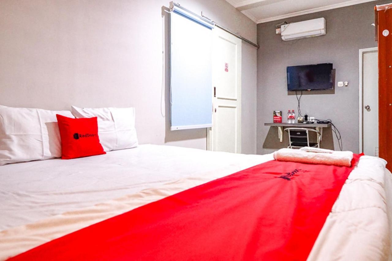Hotel Reddoorz @ Citraland Surabaya Exterior foto